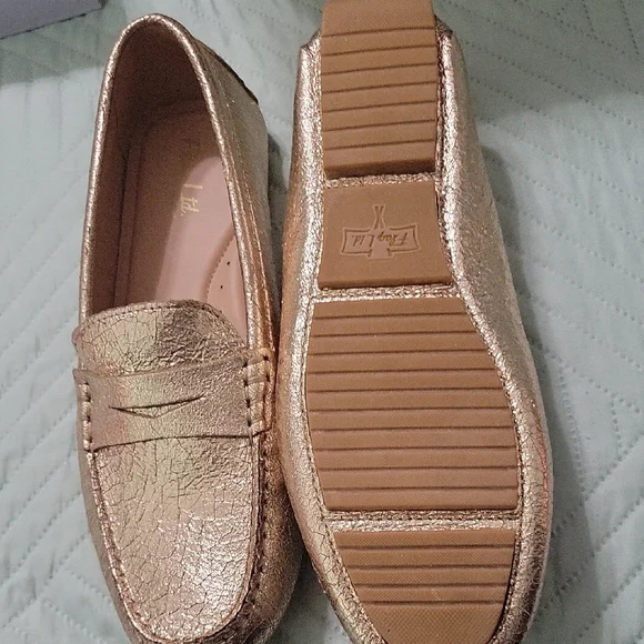 Stylish Metallic Loafers for Women - Picture 2 of 4